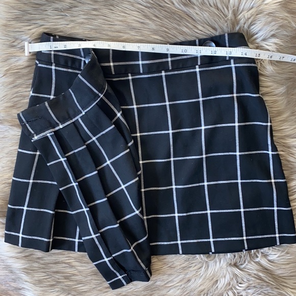 Topshop Y2K Inspired Black & White Plaid Wrap Around Skirt - Picture 3 of 7